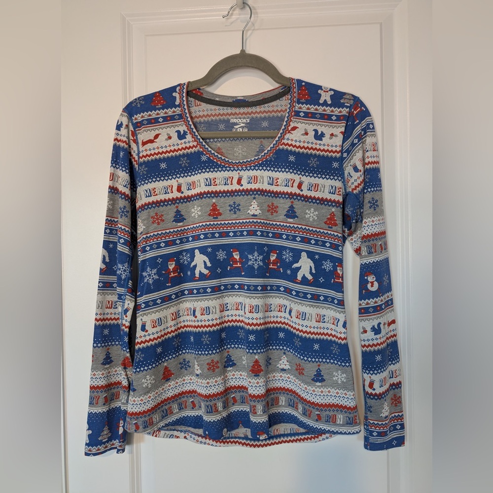 Brooks Women’s Holiday Distance Graphic Holiday ‘Run Merry’ Top Size Small